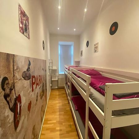 Cozy Appartm With + Airport/City Center Connection Apartman Bécs Kültér fotó
