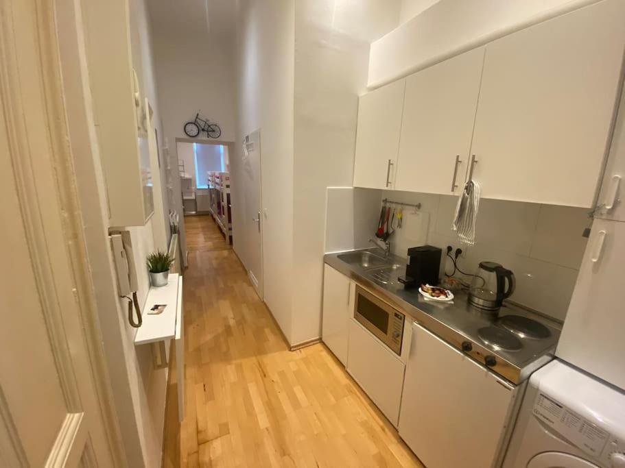 Cozy Appartm With + Airport/City Center Connection Apartman Bécs Kültér fotó